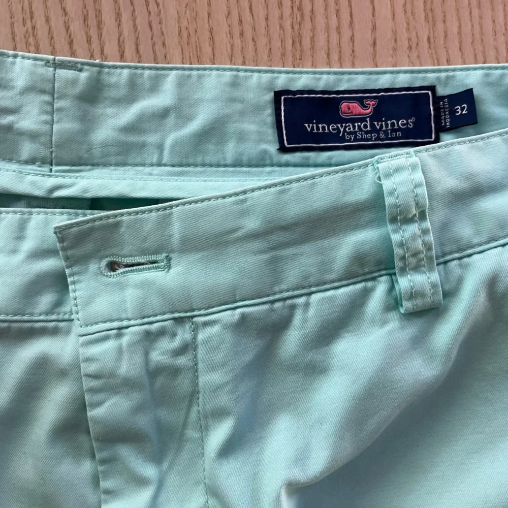 Men’s Vineyard vines blue short, Size 32 - Picture 2 of 6